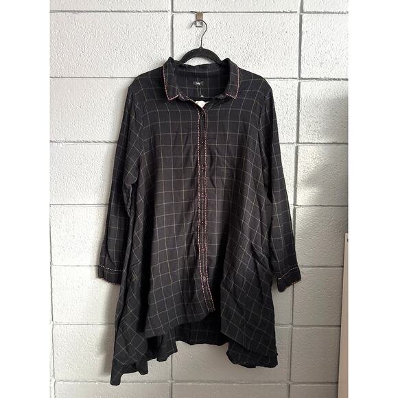Tulip Tops - NWT Tulip Asymmetrical Hem Plaid Color Stitch Button Tunic size M